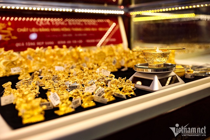 Giá vàng, chứng khoán, tiền số đổi xu hướng, nhà đầu tư mong ‘về bờ'